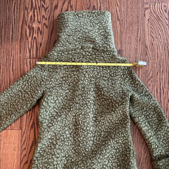 Gorgeous big collar coat in perfect condition. 💚 - Picture 11 of 11